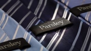 Comment prolonger la durée de vie de votre cravate : un guide d’entretien